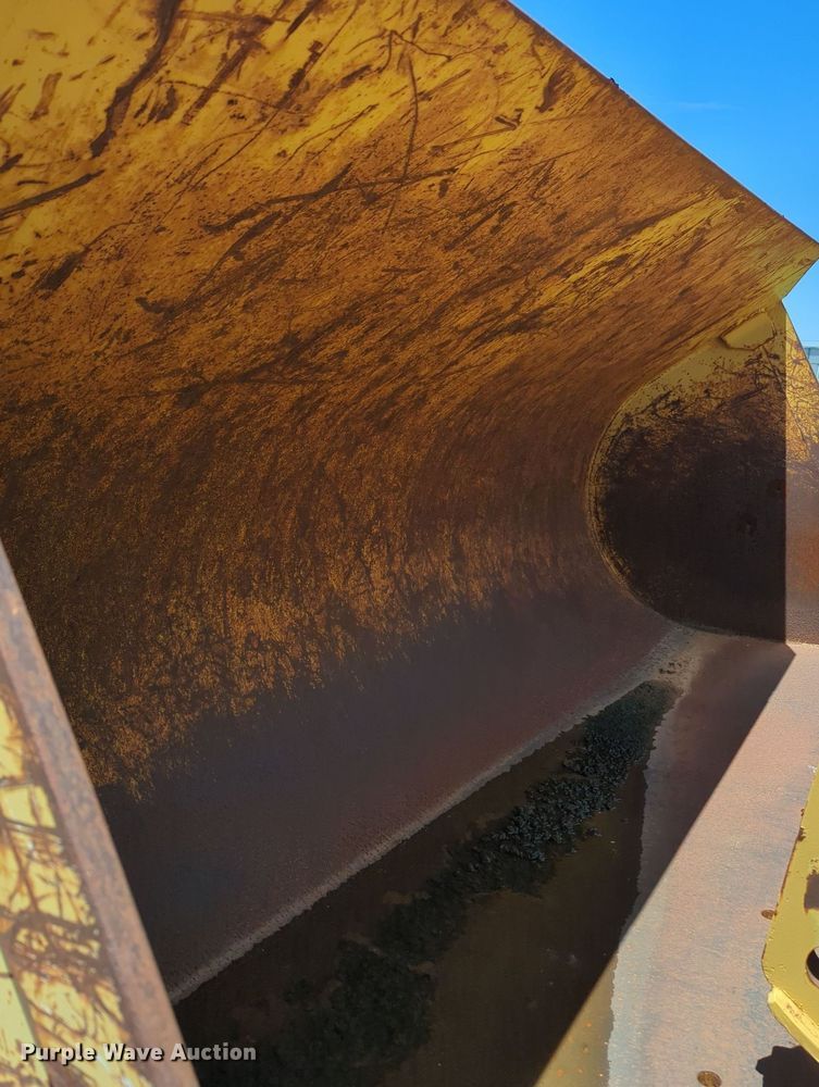 image for item MY9343 Caterpillar  9' W bucket