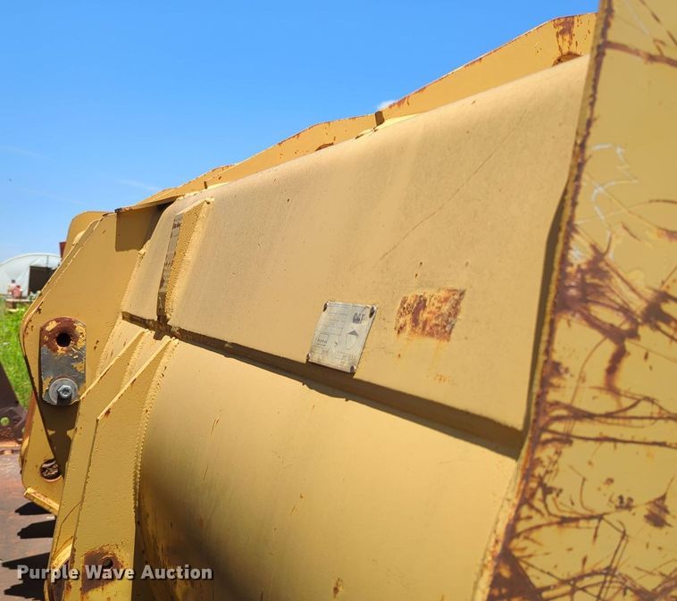 image for item MY9343 Caterpillar  9' W bucket
