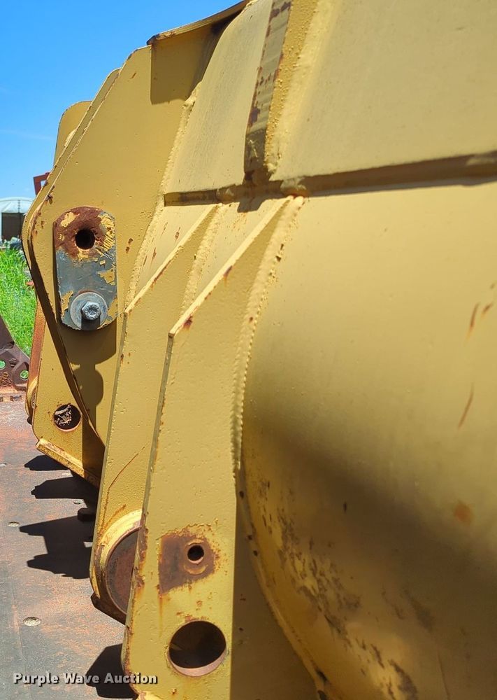 image for item MY9343 Caterpillar  9' W bucket