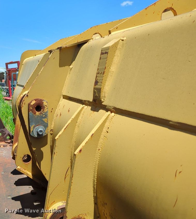 image for item MY9343 Caterpillar  9' W bucket