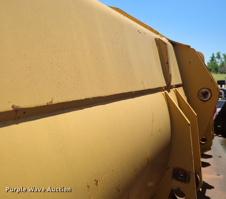 image for item MY9343 Caterpillar  9' W bucket