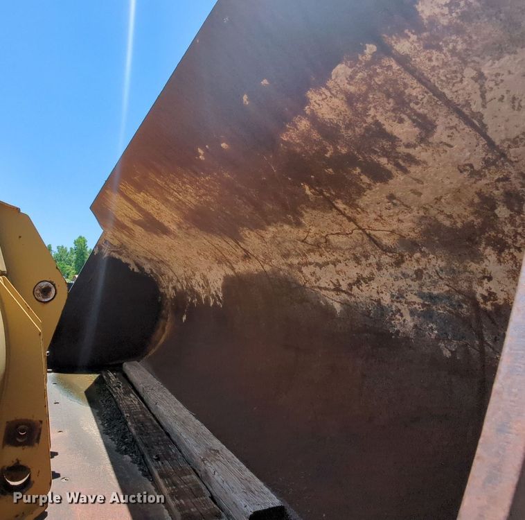 image for item MY9344 Caterpillar  9' W bucket