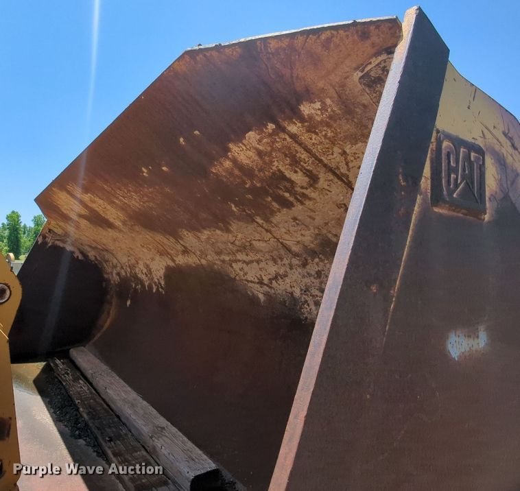 image for item MY9344 Caterpillar  9' W bucket