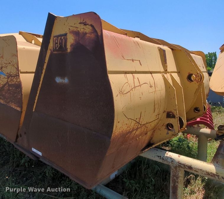 image for item MY9344 Caterpillar  9' W bucket