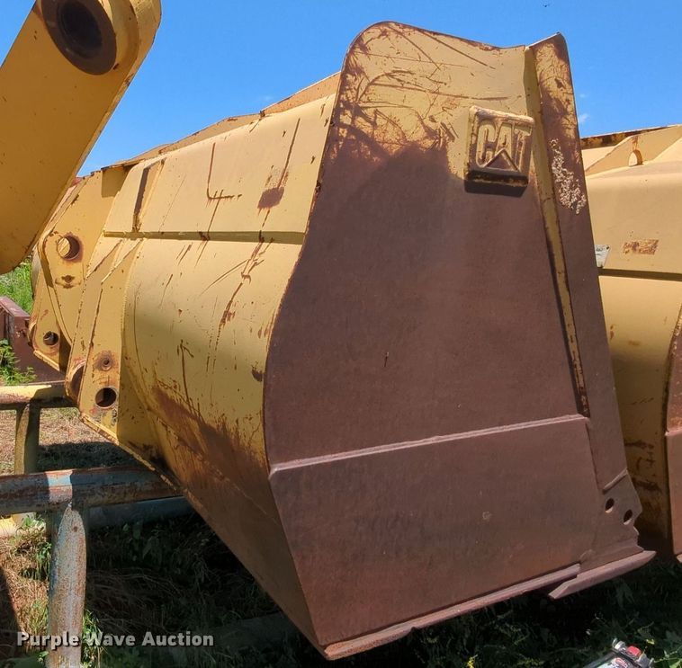 image for item MY9344 Caterpillar  9' W bucket