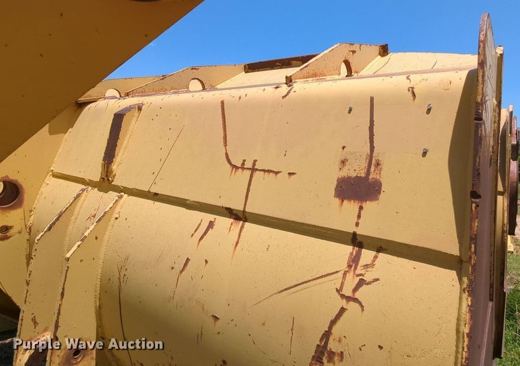 image for item MY9344 Caterpillar  9' W bucket