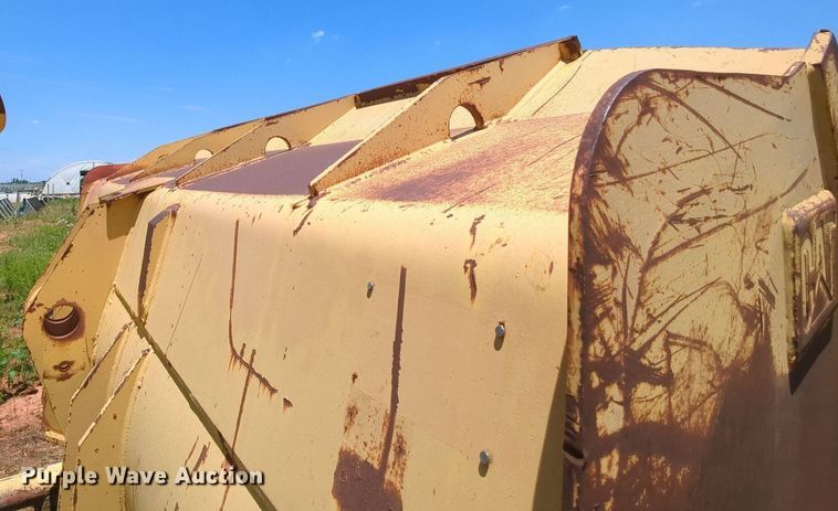 image for item MY9344 Caterpillar  9' W bucket