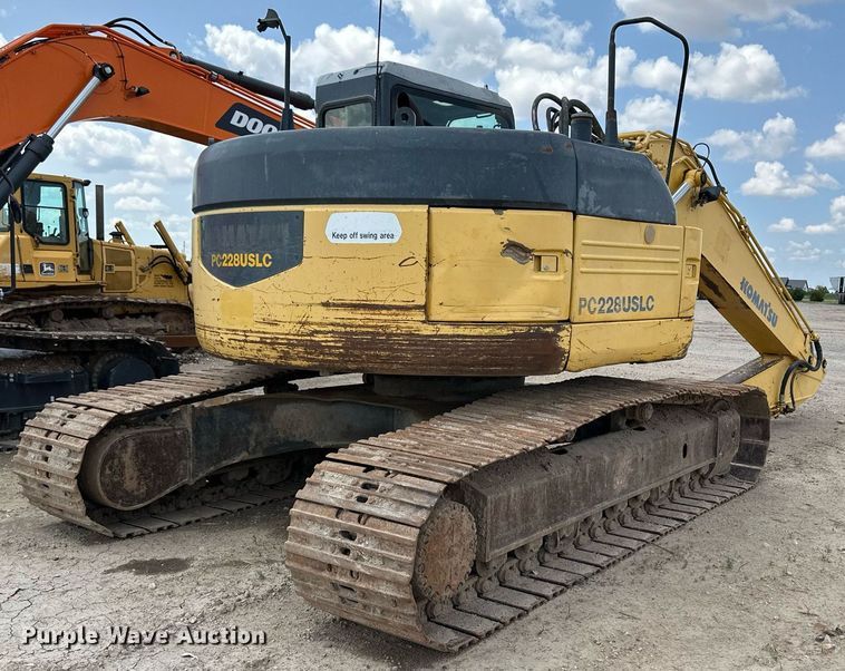 image for item NY9176 2001 Komatsu PC228USLC-3  excavator
