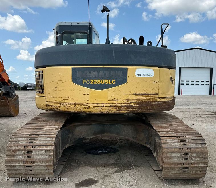 image for item NY9176 2001 Komatsu PC228USLC-3  excavator