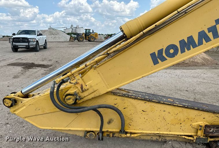 image for item NY9176 2001 Komatsu PC228USLC-3  excavator