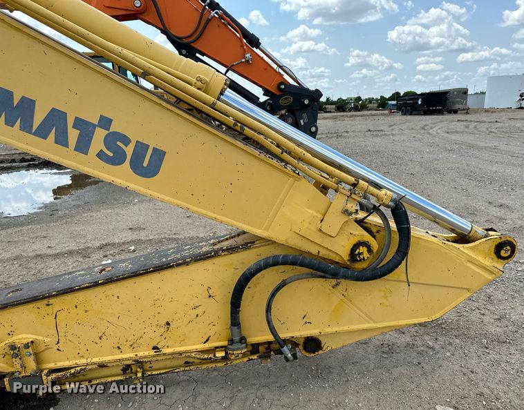 image for item NY9176 2001 Komatsu PC228USLC-3  excavator