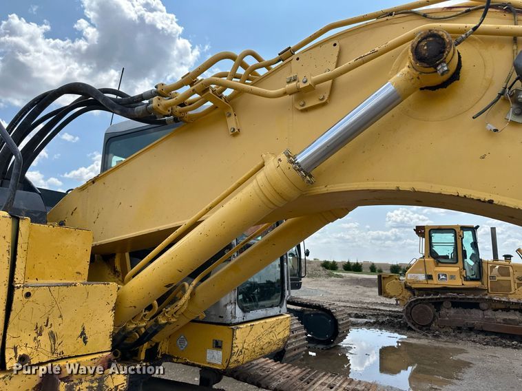 image for item NY9176 2001 Komatsu PC228USLC-3  excavator