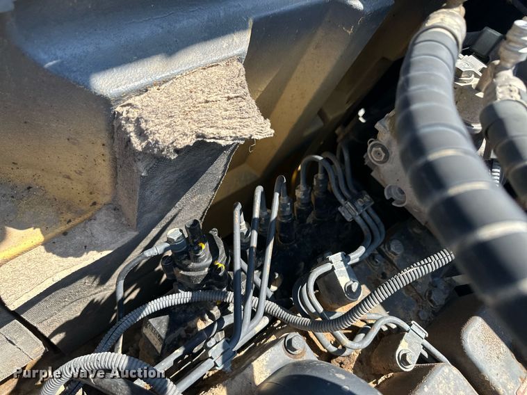 image for item NY9176 2001 Komatsu PC228USLC-3  excavator