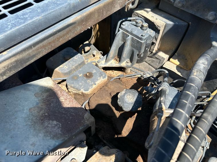 image for item NY9176 2001 Komatsu PC228USLC-3  excavator