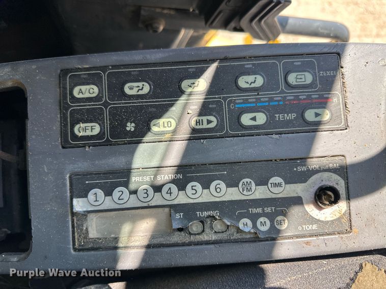 image for item NY9176 2001 Komatsu PC228USLC-3  excavator