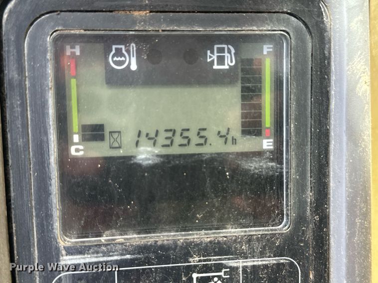 image for item NY9176 2001 Komatsu PC228USLC-3  excavator