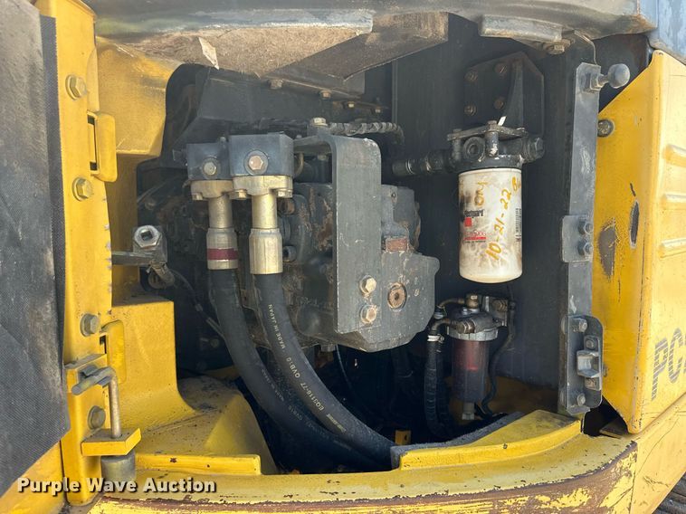 image for item NY9176 2001 Komatsu PC228USLC-3  excavator