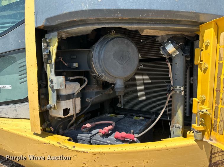 image for item NY9176 2001 Komatsu PC228USLC-3  excavator