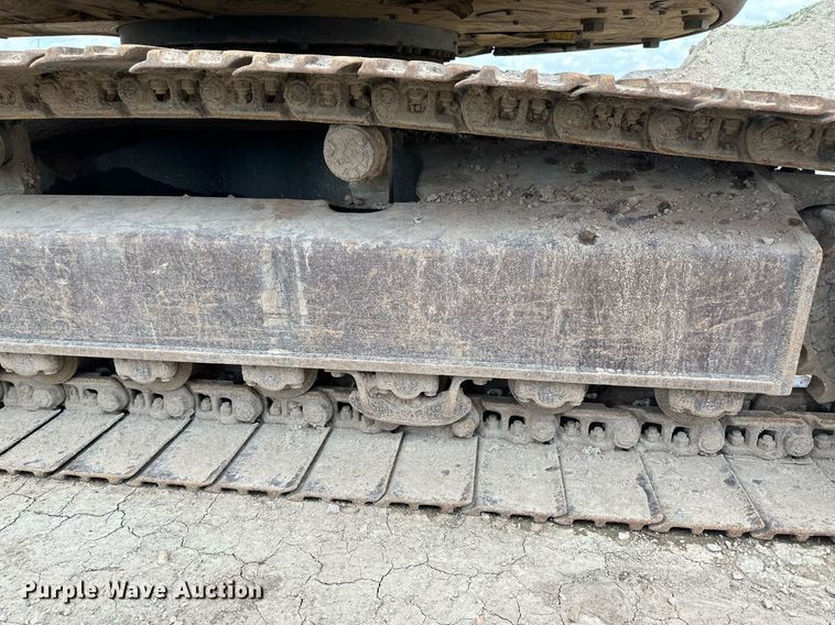 image for item NY9176 2001 Komatsu PC228USLC-3  excavator