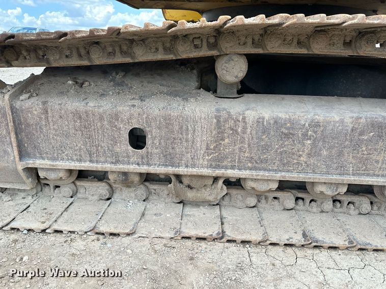 image for item NY9176 2001 Komatsu PC228USLC-3  excavator