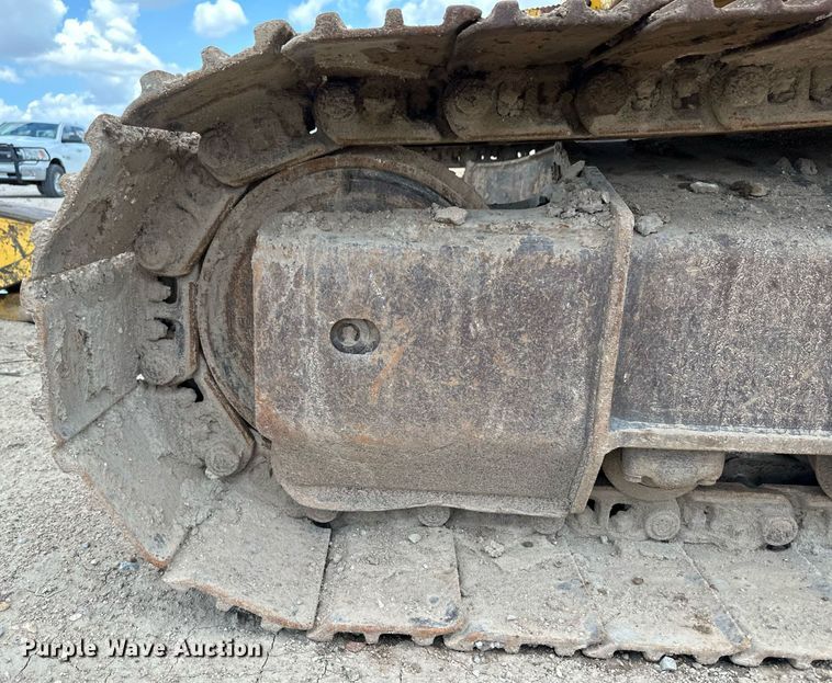 image for item NY9176 2001 Komatsu PC228USLC-3  excavator