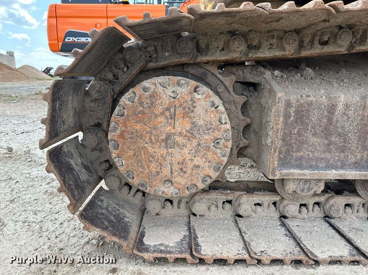 image for item NY9176 2001 Komatsu PC228USLC-3  excavator