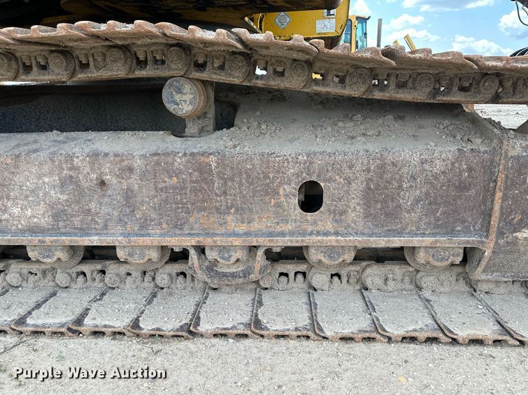 image for item NY9176 2001 Komatsu PC228USLC-3  excavator