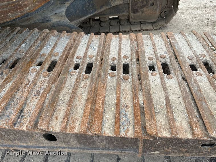 image for item NY9176 2001 Komatsu PC228USLC-3  excavator