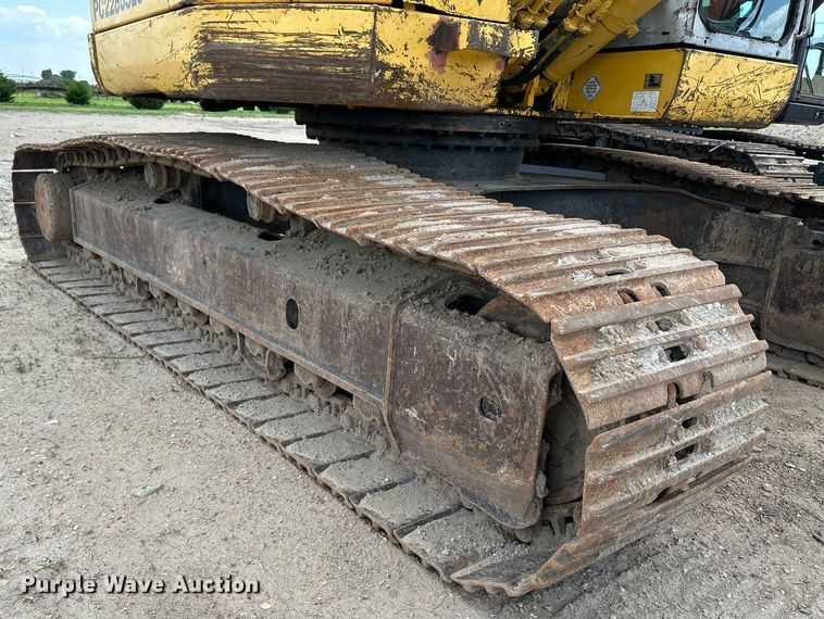 image for item NY9176 2001 Komatsu PC228USLC-3  excavator