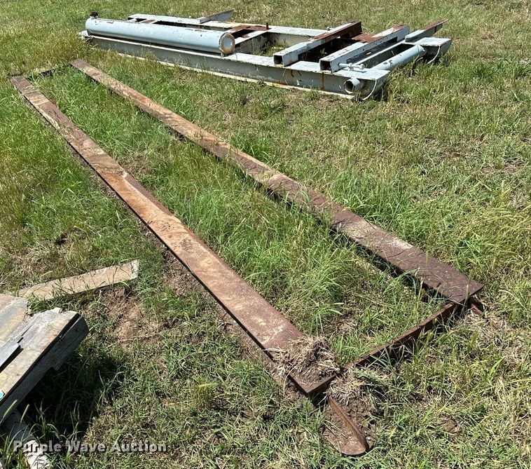 image for item OC9002 (4) skids