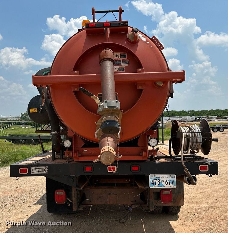 image for item OG9088 2005 Chevrolet C6500  hydrovac truck