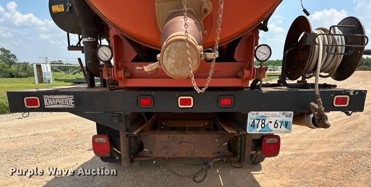 image for item OG9088 2005 Chevrolet C6500  hydrovac truck