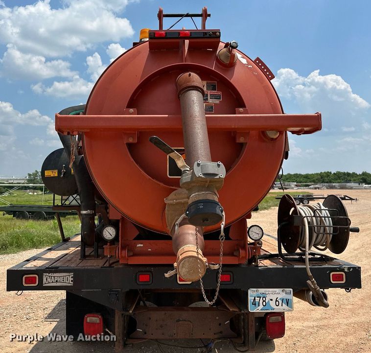 image for item OG9088 2005 Chevrolet C6500  hydrovac truck