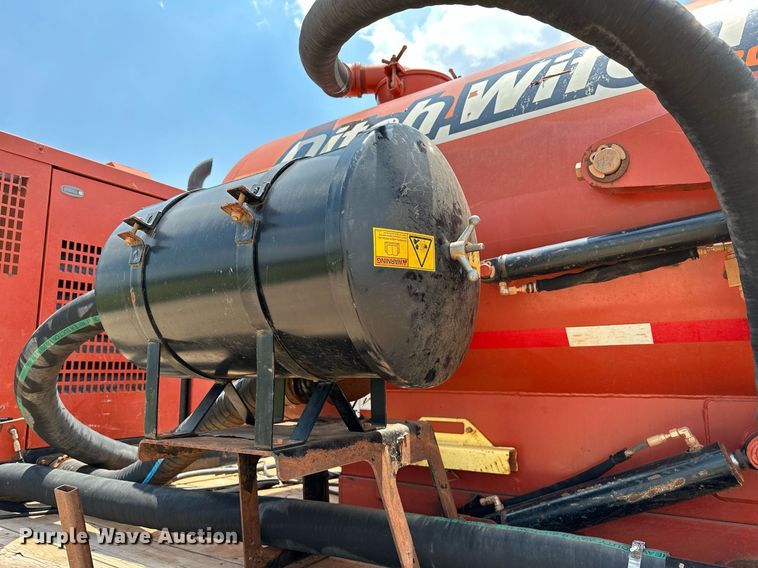 image for item OG9088 2005 Chevrolet C6500  hydrovac truck