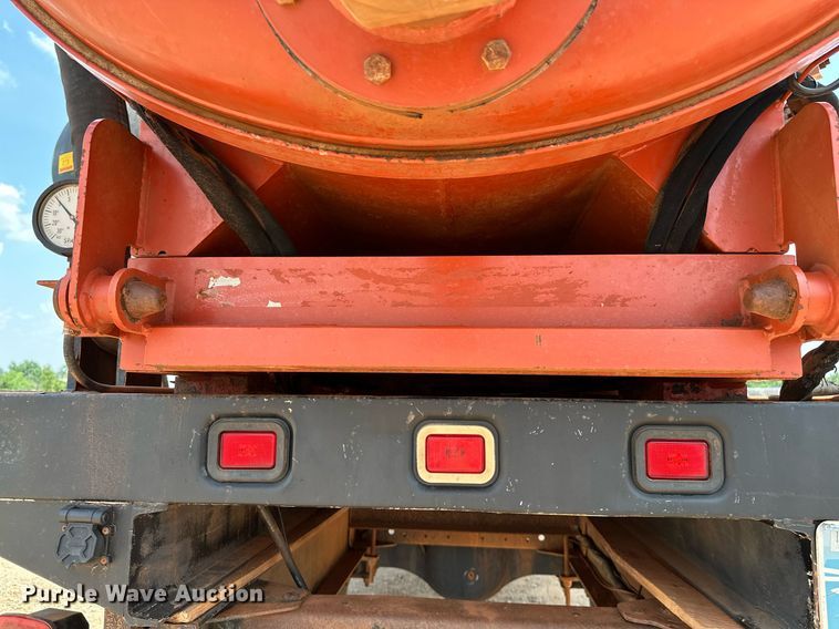 image for item OG9088 2005 Chevrolet C6500  hydrovac truck