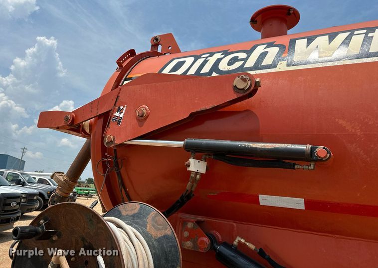 image for item OG9088 2005 Chevrolet C6500  hydrovac truck