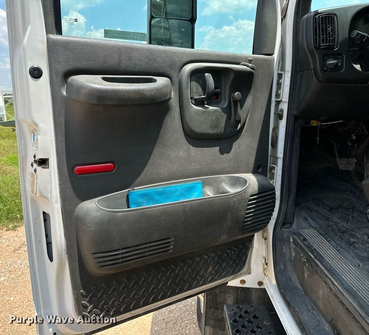image for item OG9088 2005 Chevrolet C6500  hydrovac truck