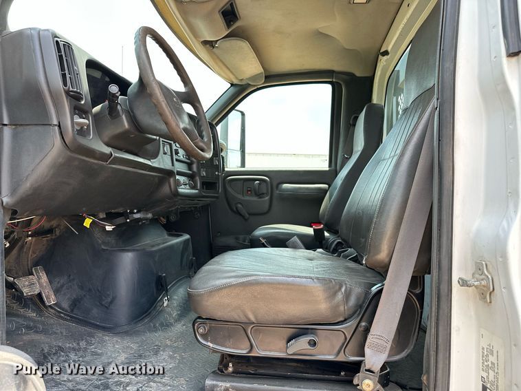 image for item OG9088 2005 Chevrolet C6500  hydrovac truck