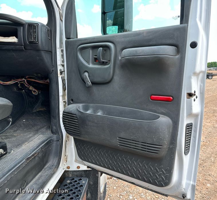 image for item OG9088 2005 Chevrolet C6500  hydrovac truck