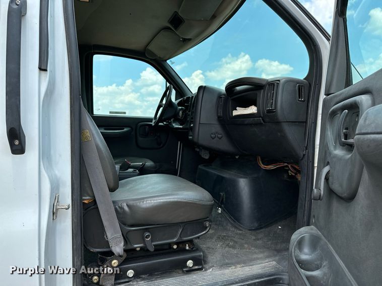 image for item OG9088 2005 Chevrolet C6500  hydrovac truck