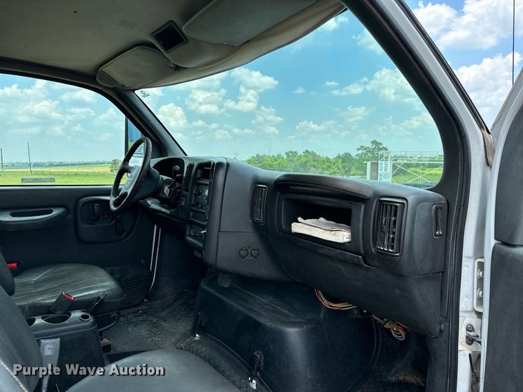 image for item OG9088 2005 Chevrolet C6500  hydrovac truck