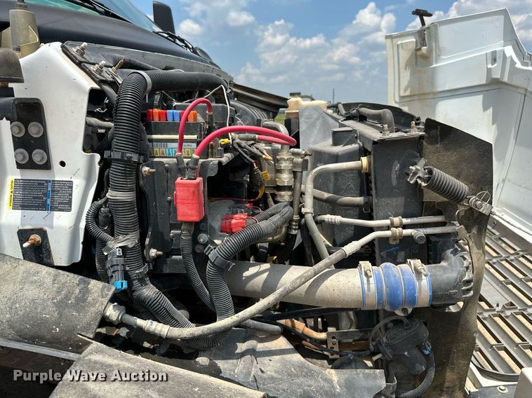 image for item OG9088 2005 Chevrolet C6500  hydrovac truck