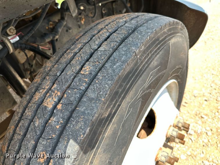 image for item OG9088 2005 Chevrolet C6500  hydrovac truck