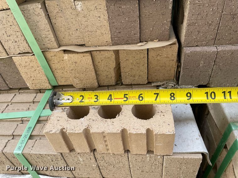 image for item ZA0256 Summit Brick and Tile Company  31BL-22  bricks