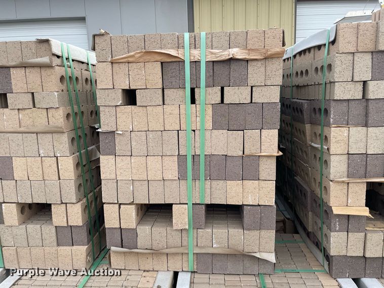 image for item ZA0256 Summit Brick and Tile Company  31BL-22  bricks