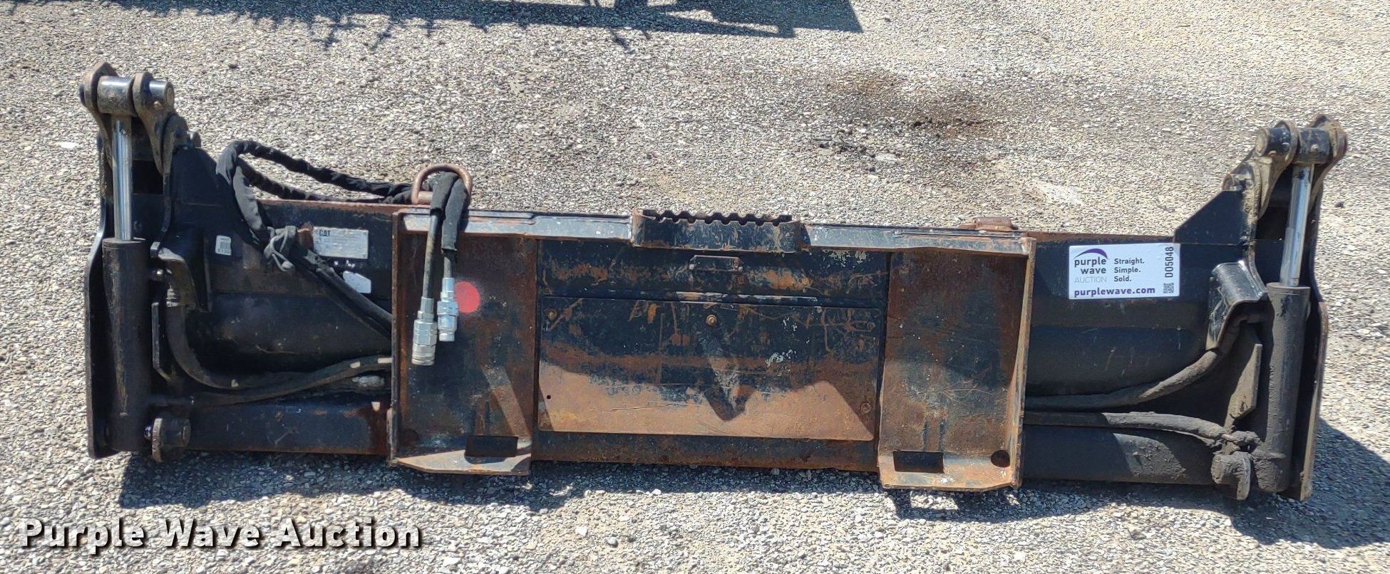 Caterpillar 4in1 skid steer bucket in Lawrence, KS Item DO5048 sold