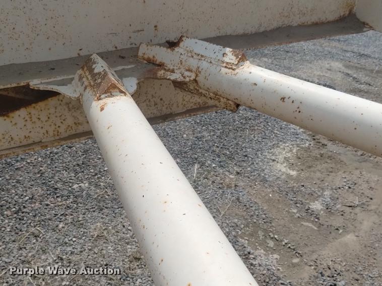 image for item DN6437 1994 Midland  bottom dump trailer