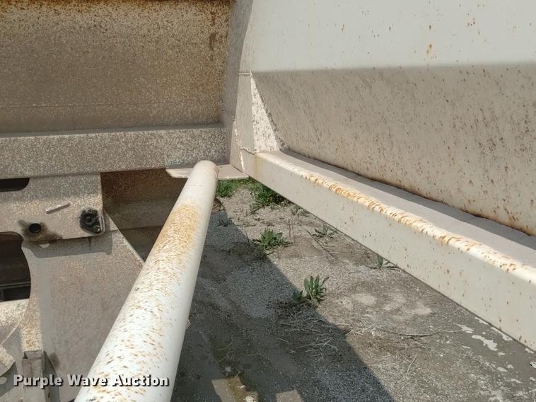 image for item DN6437 1994 Midland  bottom dump trailer