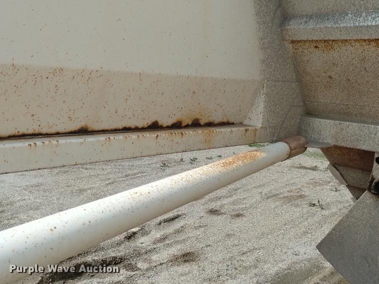 image for item DN6437 1994 Midland  bottom dump trailer