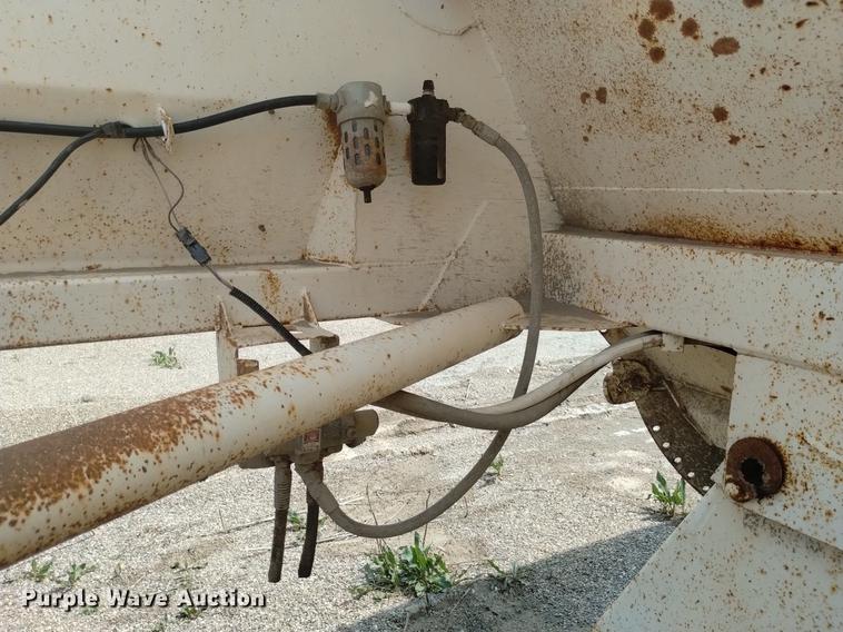 image for item DN6437 1994 Midland  bottom dump trailer